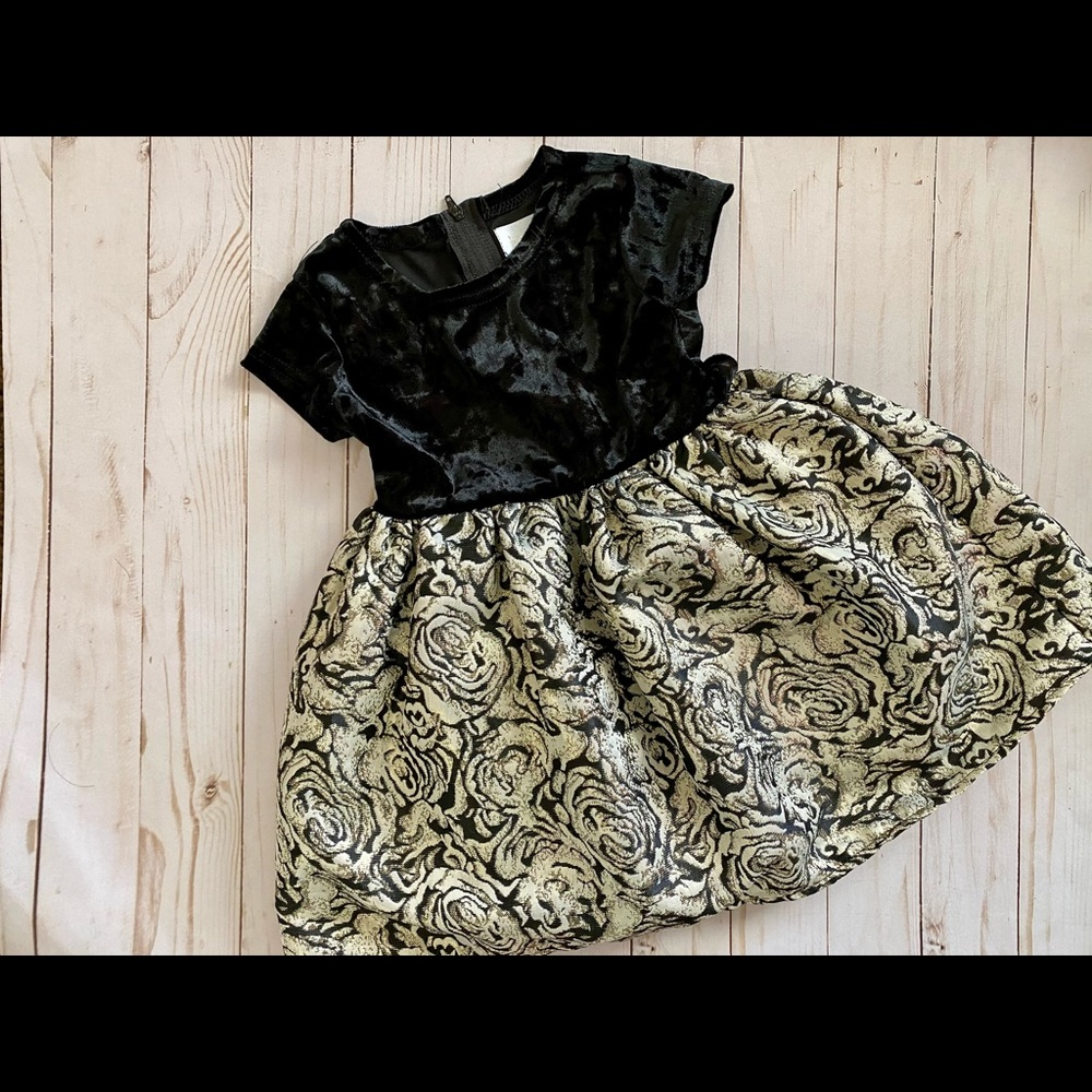 Black and Gold Velvet Flower Dress🖤